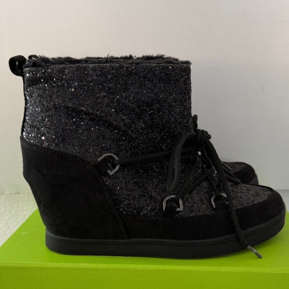 Juicy Couture Mareen Black Lace-Up Wedge Sport Ankle Boots. Size 7.5